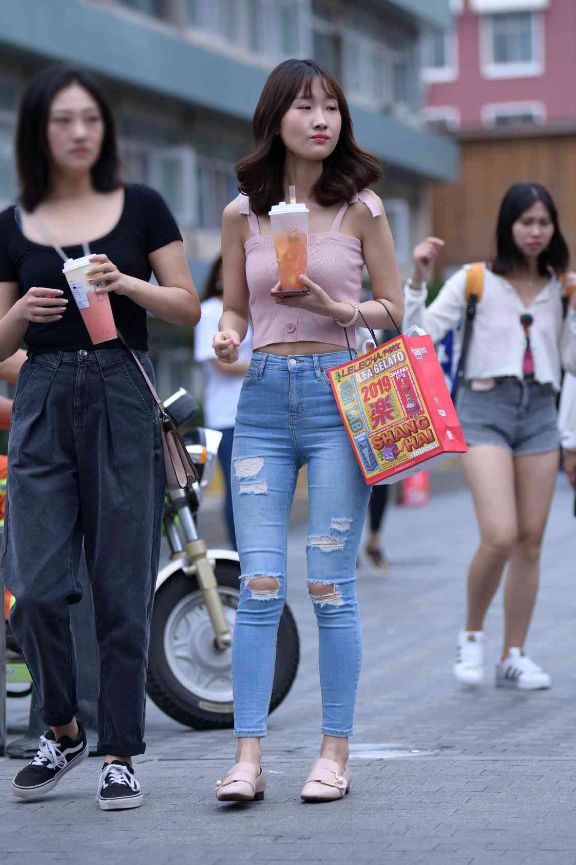 图片[2]-【免费】紧身牛仔裤女生【18P】04014-朵兔兔