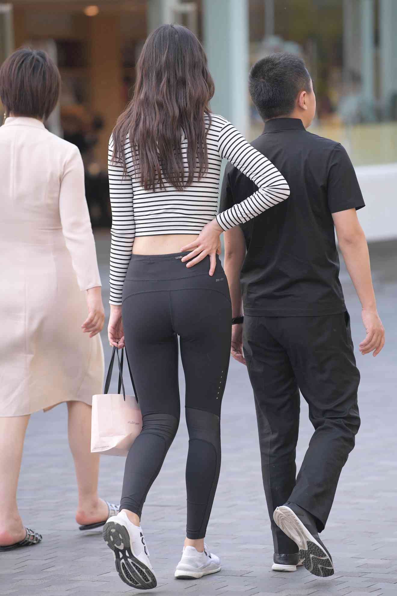 图片[3]-【免费】逛街的瑜伽裤女人【23P】04033-朵兔兔