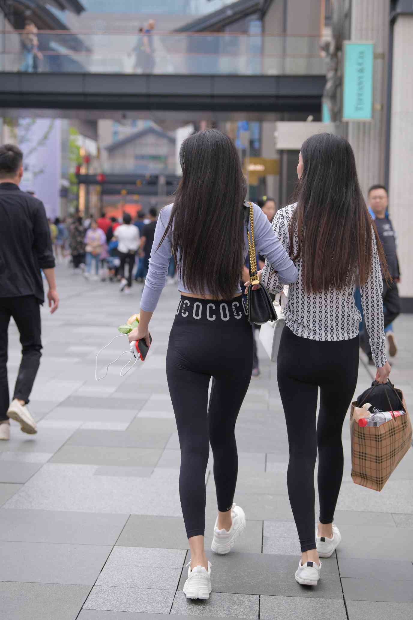 图片[3]-【免费】逛街的两个瑜伽裤姑娘【40P】04030-朵兔兔
