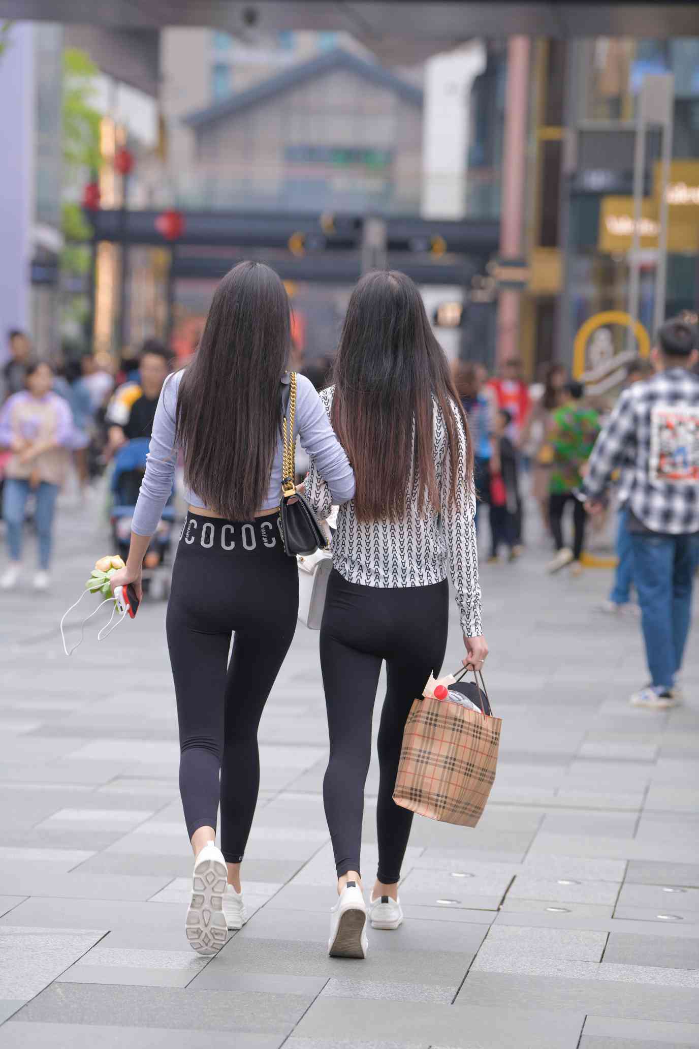 图片[4]-【免费】逛街的两个瑜伽裤姑娘【40P】04030-朵兔兔