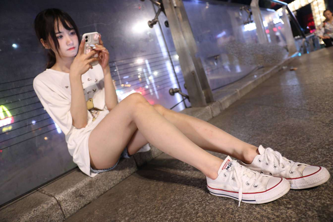 图片[3]-KTV里唱歌的长腿帆布鞋女孩【102P】20015-朵兔兔