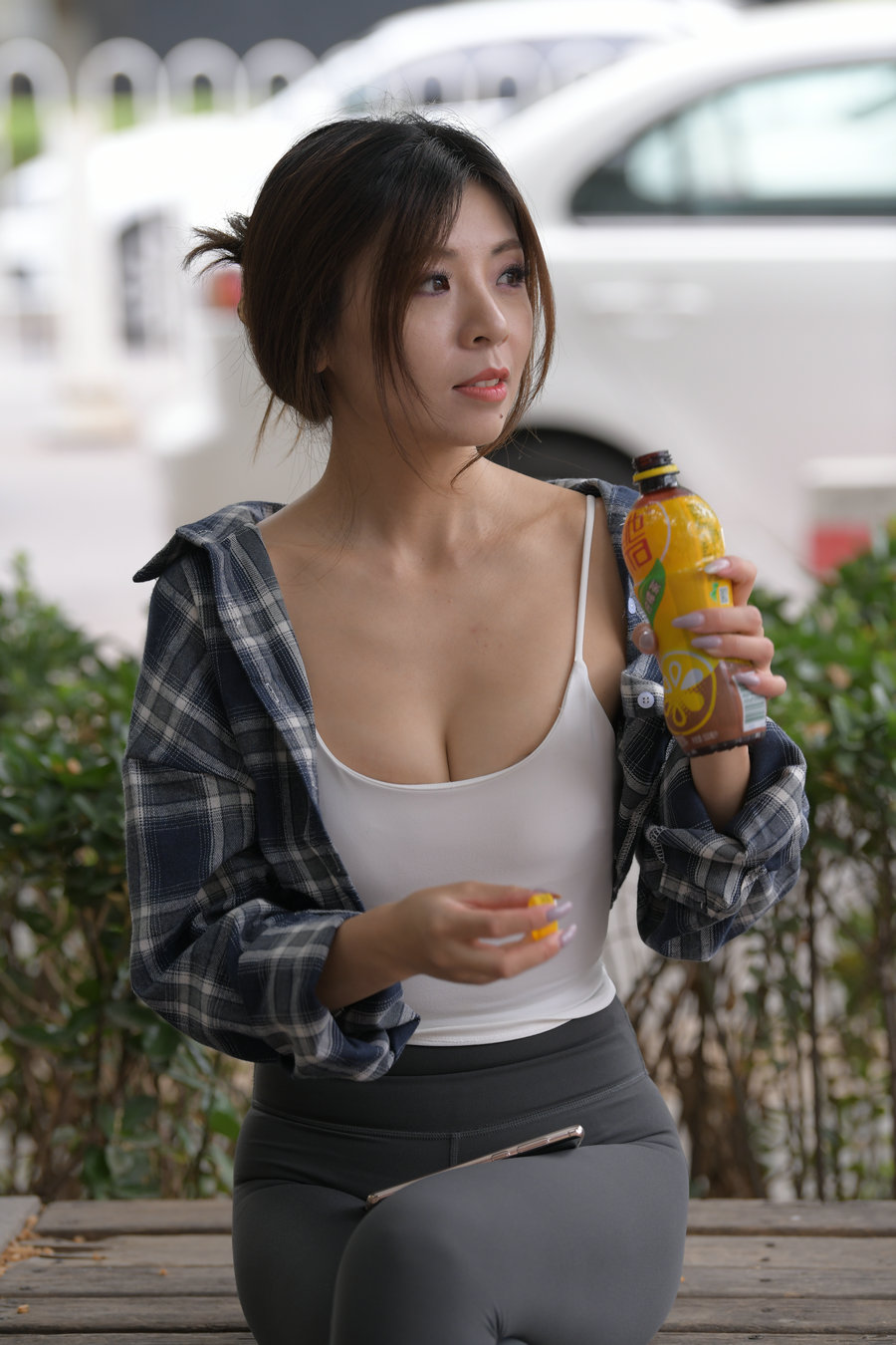 图片[1]-喝饮料的瑜伽裤女孩J2242 383P1V-17.5GB-朵兔兔
