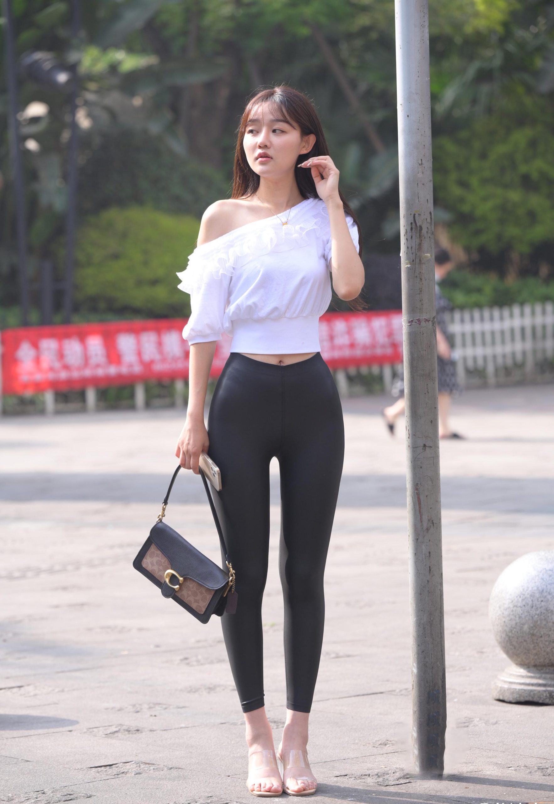 图片[5]-笑容非常甜美且治愈的皮裤女孩 J1945 751P1V-22.1GB-朵兔兔