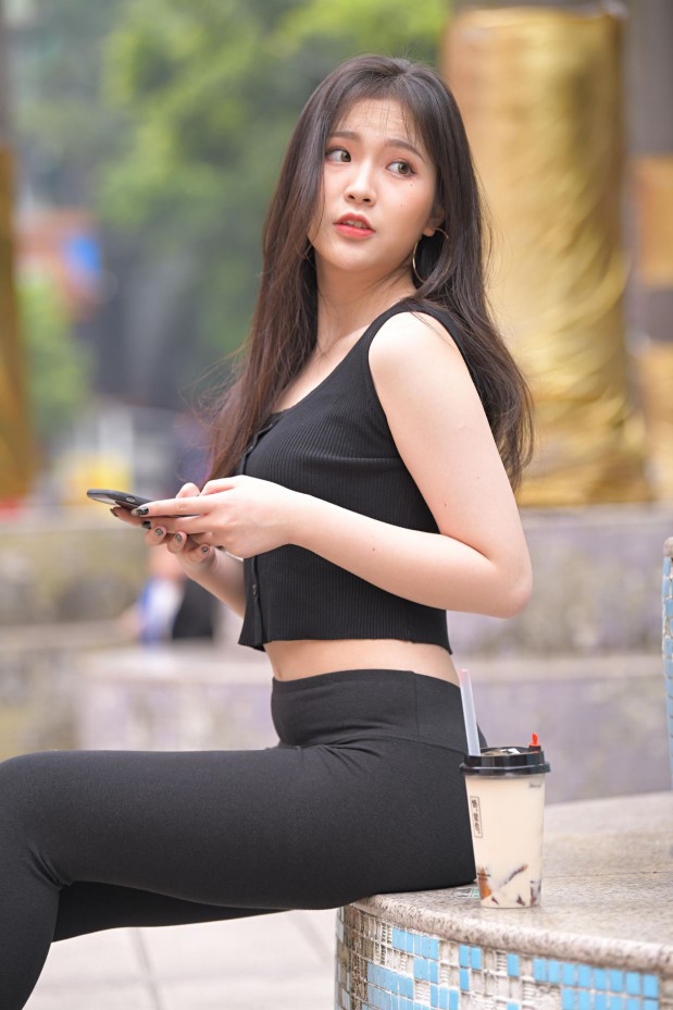 图片[1]-喝奶茶的黑色瑜伽裤长发姑娘【376P】00055-朵兔兔