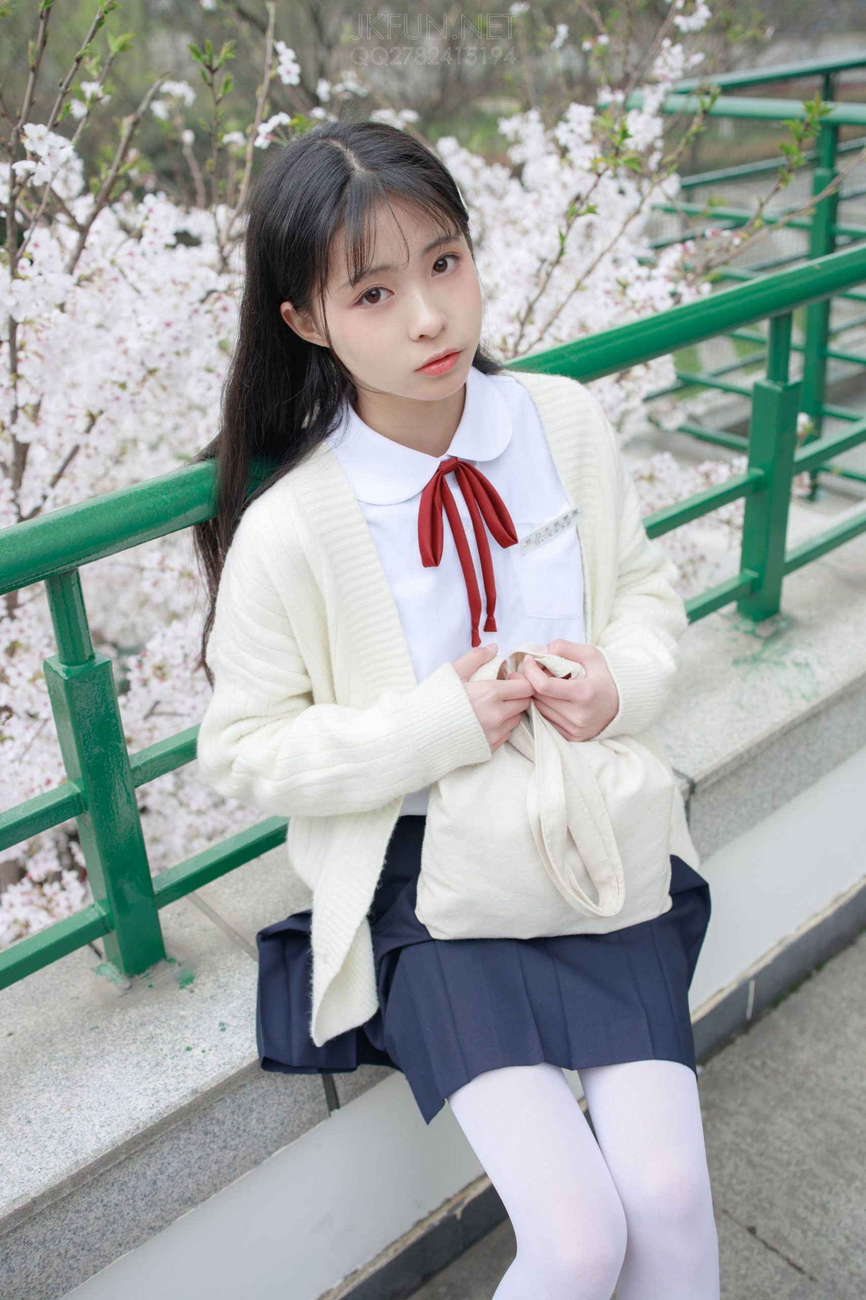 图片[1]-甜美可人的白丝姑娘【127P】20011-朵兔兔
