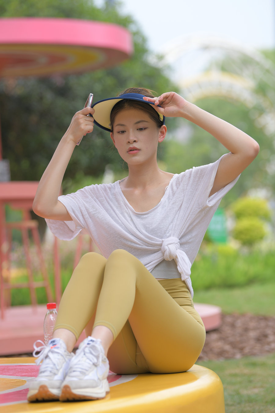 图片[1]-戴着遮阳帽的瑜伽裤女孩J2965 796P1V-27.1GB-朵兔兔