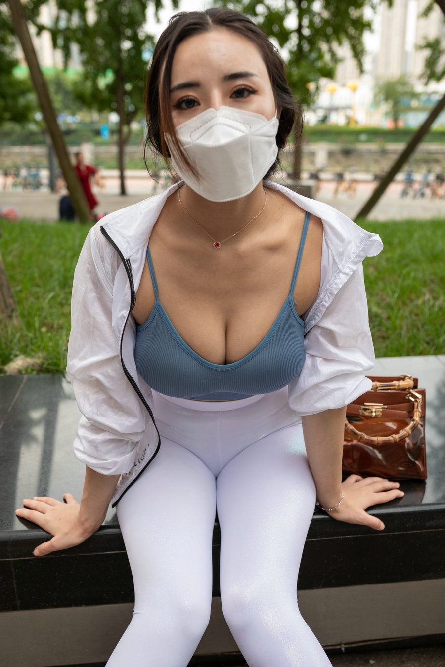 图片[1]-白色瑜伽裤女孩很漂亮 J1518 856P4V-30.0GB-朵兔兔