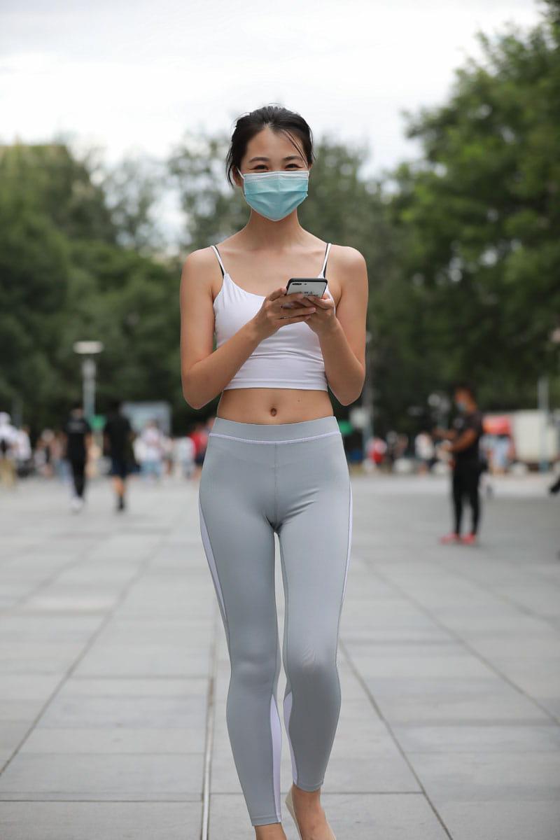 图片[4]-灰色瑜伽裤姑娘笑容超甜 J5074 180P2V-2.15GB-朵兔兔