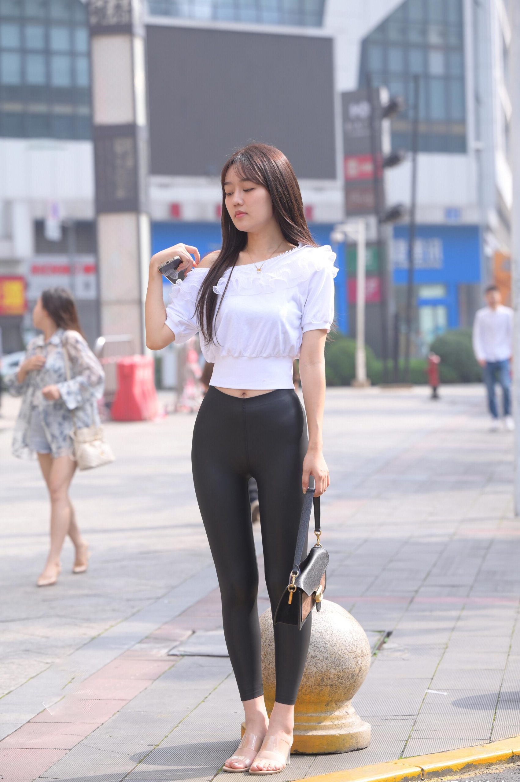 图片[4]-笑容非常甜美且治愈的皮裤女孩 J1945 751P1V-22.1GB-朵兔兔