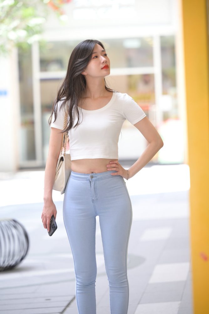 图片[2]-正在逛街的紧身牛仔裤女孩J1815 1112P1V-30.2GB-朵兔兔