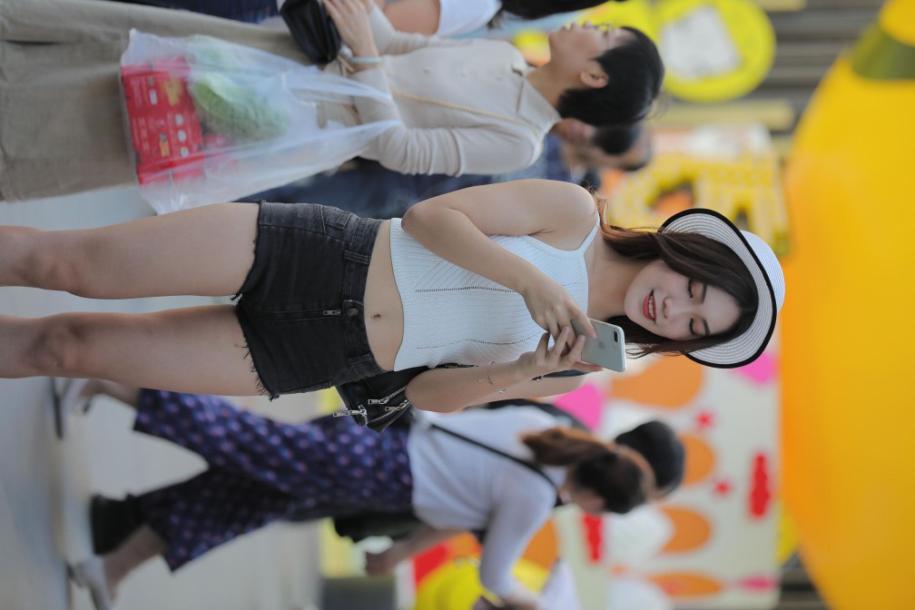 图片[2]-非常时尚阳光的牛仔热裤女孩【808P】00064-朵兔兔