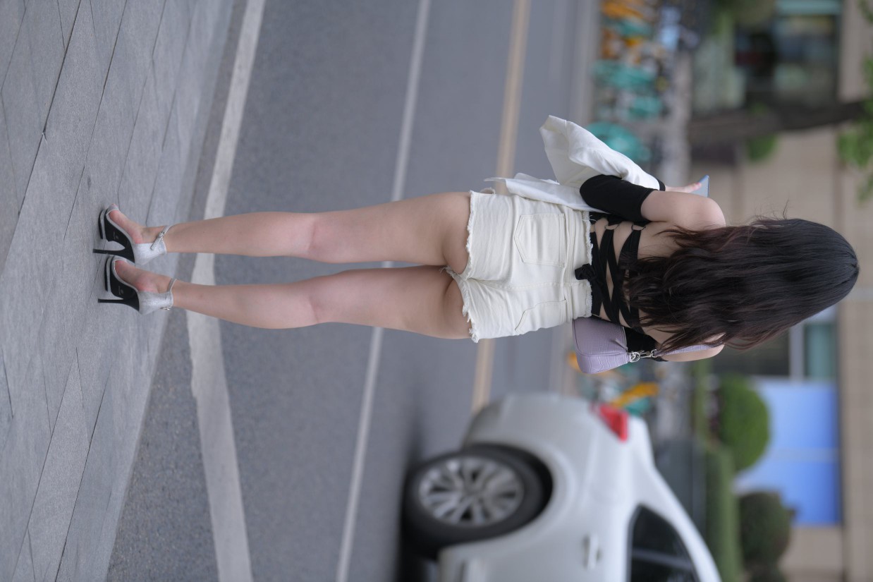 图片[2]-长发飘飘的白色热裤美丽女孩【49P】00029-朵兔兔