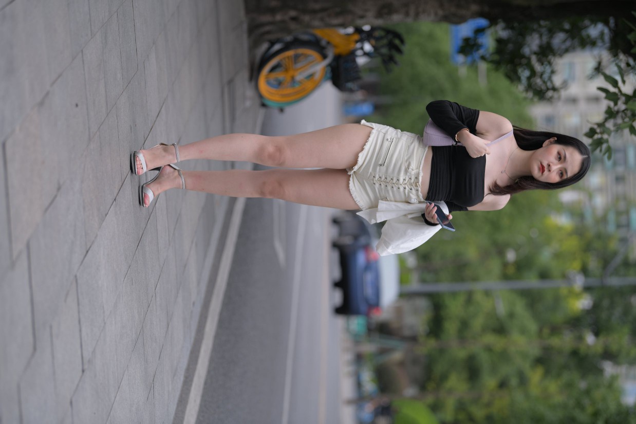 图片[4]-长发飘飘的白色热裤美丽女孩【49P】00029-朵兔兔