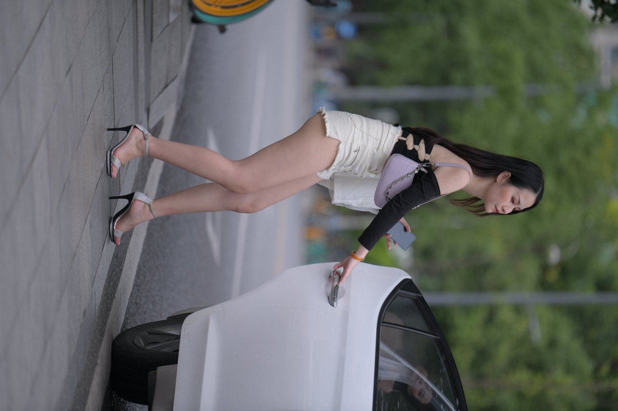 图片[6]-长发飘飘的白色热裤美丽女孩【49P】00029-朵兔兔