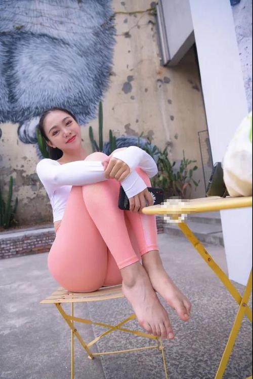 图片[3]-粉色紧身裤漂亮女孩 J1433 749P1V-20.0GB-朵兔兔