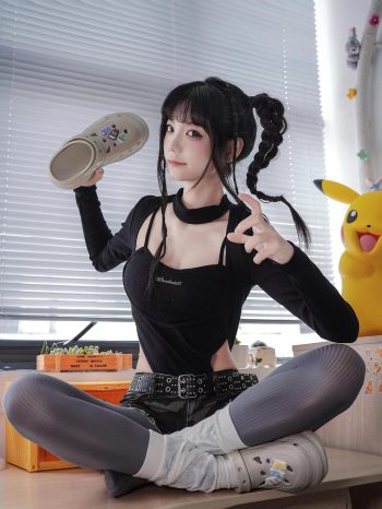 图片[10]-牛仔热裤+灰丝姑娘玩自拍-朵兔兔