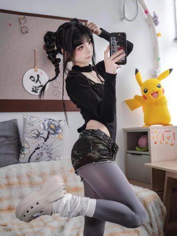 图片[2]-牛仔热裤+灰丝姑娘玩自拍-朵兔兔