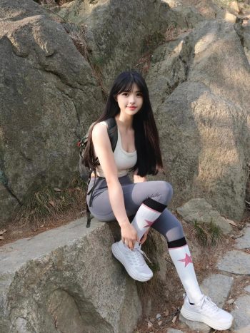图片[7]-爱爬山的瑜伽裤MM，太甜美了！~-朵兔兔