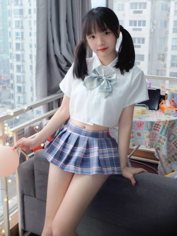 图片[7]-网格丝袜的清纯双马尾小姑娘-朵兔兔