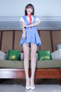 台湾妹子好甜美，一双大白腿让人移不开眼！-朵兔兔