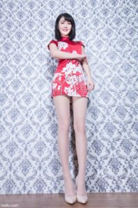 台湾正妹旗袍丝袜秀美腿，清新可爱美若天仙-朵兔兔