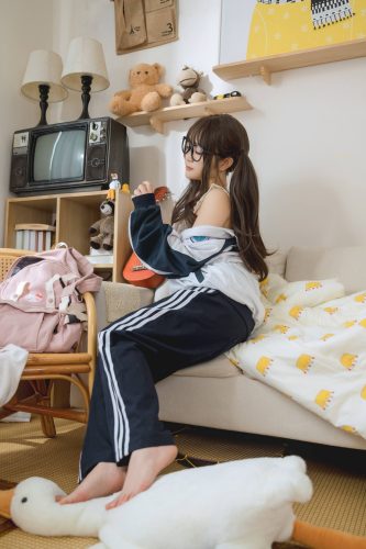 穿校服的双马尾女孩【64P】20010-朵兔兔