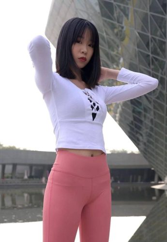 粉色瑜伽裤年轻女孩 J1311 417P17V-14.9GB-朵兔兔