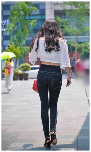 紧身牛仔裤卷发姑娘 J1726 103P-2.28GB-朵兔兔