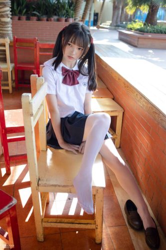 眼神好清澈的双马尾白丝女孩【75P】20019-朵兔兔