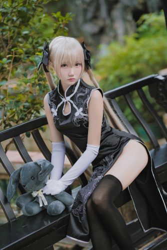 14P瓜希酱 穹妹 黑旗袍 cosplay图片NO.017-朵兔兔